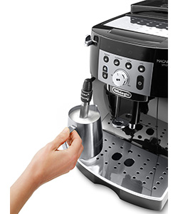Expresso broyeur DeLonghi Magnifica S Smart FEB2533.B offre 4 mois cafe