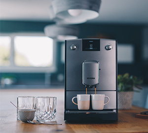 cafetiere à grain Nivona Café Romantica NICR 695 design et contenants