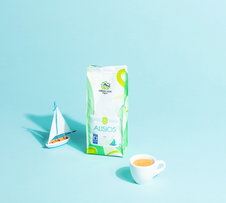 voilier anemos en transit transportant le cafe durable bresil alisios green lion coffee