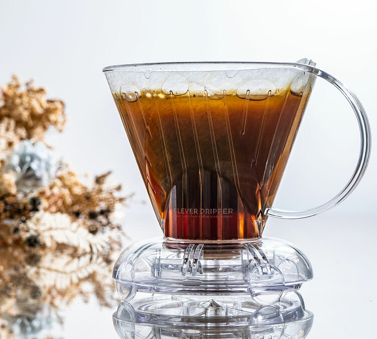 Clever Dripper start stop transparent pour quatre tasses slow coffee