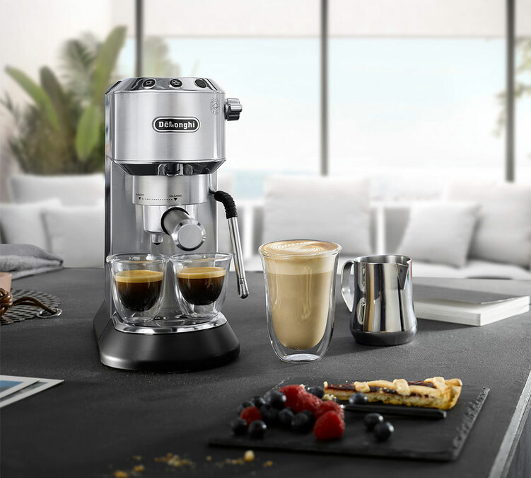 Machine à café avec percolateur DeLonghi Dedica Arte EC885.M buse vapeur LattArt