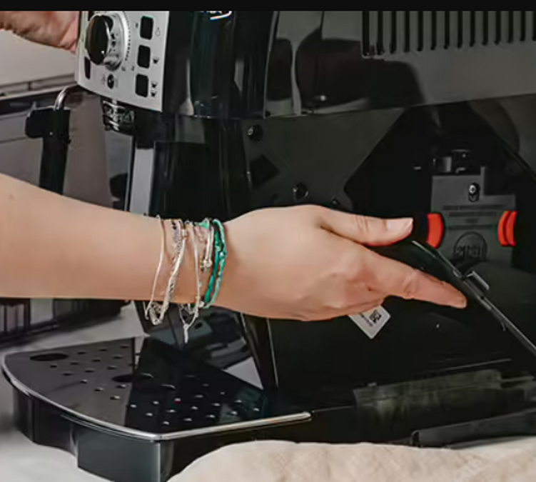 Entretien machine a cafe DeLonghi 22.140.b