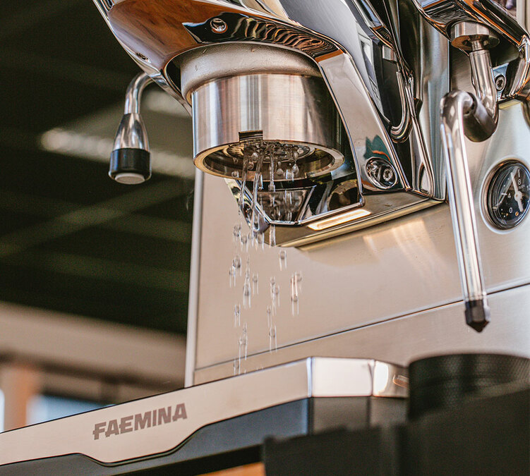 Machine EXPRESSO italienne Faemina blanche