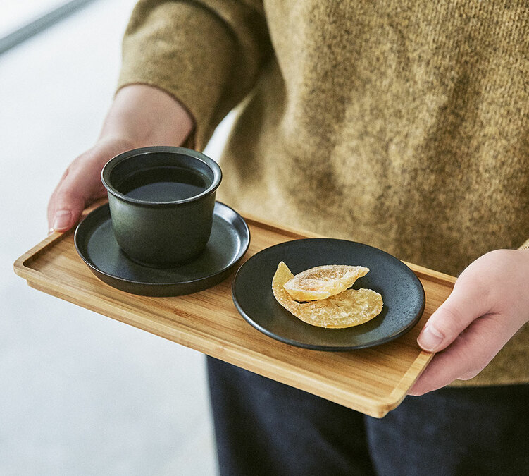 Plateau en bambou KINTO Leaves to Tea 27,5 cm x 14,5 cm