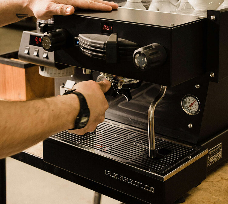 Machine expresso LA MARZOCCO Linea Mini noire avec minuterie
