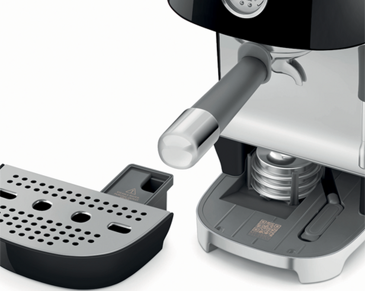 rangement accessoires machine expresso smeg ECF03 noir