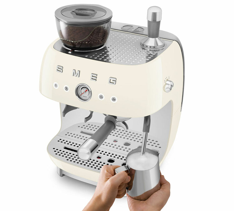 machine expresso avec broyeur SMEG EGF03CREU crème