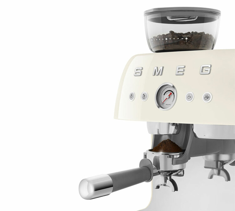 machine à café expresso SMEG EGF03CREU crème années 50