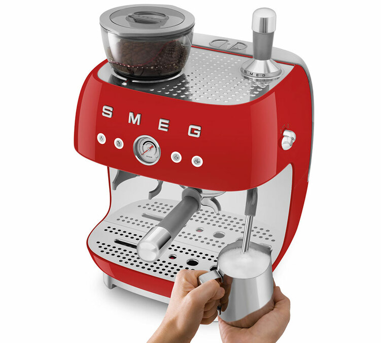 machine expresso avec broyeur SMEG EGF03RDEU rouge