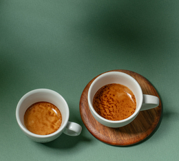 deux tasses d espresso avec une crema onctueuse et dorée