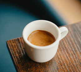 cafe en grain cafes lugat yellow shot