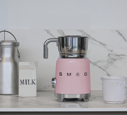 chocolatiere et mousseur a lait smeg