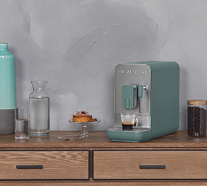 Cafetière à grain SMEG vert émeraude boissons