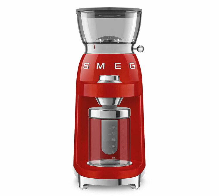 Кафемелачка SMEG CGF03, стил 50-те години, червена.