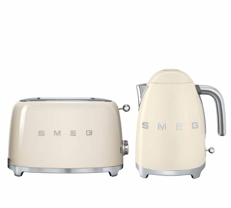 SMEG TSF01CREU pirító- és KLF03CREU vízforraló készlet, krém színben.