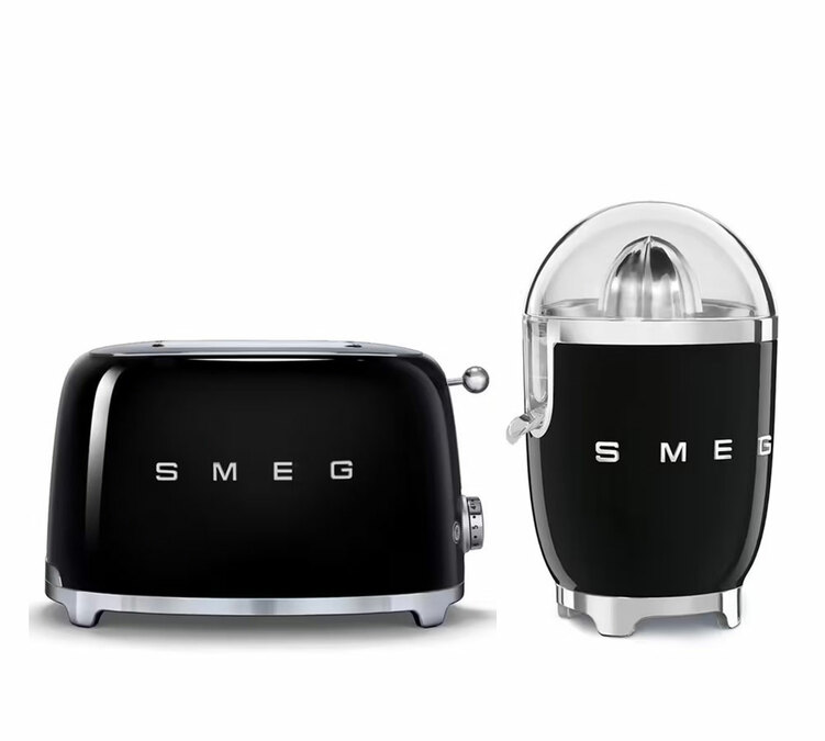 Svart frokostsett med brødrister TSF01BLEU og sitruspresse CJF11BLEU – SMEG
