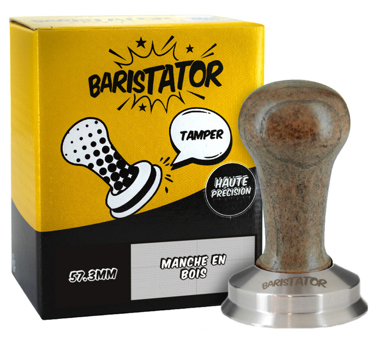 Εργαλείο συμπίεσης καφέ BARISTATOR 57,3 mm, υψηλής ακρίβειας, με λαβή από σκούρο ξύλο.