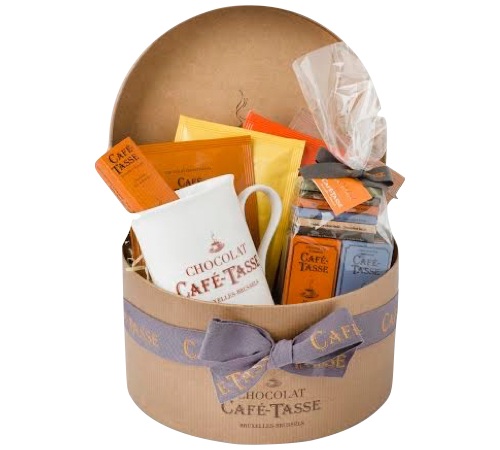 Suklaakonvehtien valikoima hienossa laatikossa – 250 g + mukit – CAFÉ TASSE